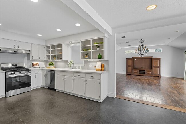 Building Photo - 3003 Burleson Rd