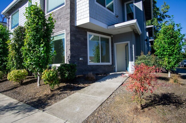 Primary Photo - Stylish 2-Bedroom Townhouse in St John's R...