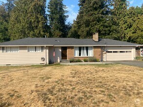 Building Photo - Sedro Woolley Three Bedroom with Hugh Fenc...