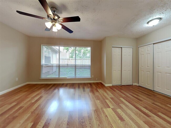 Building Photo - 2218 Barrington Pl Dr