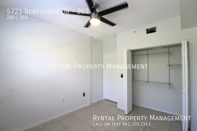 Building Photo - 5721 Bentgrass Dr