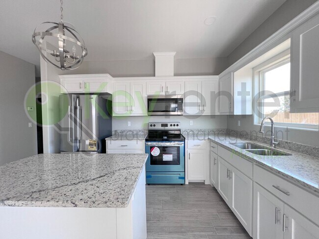 Building Photo - 1812 Redbud Ln