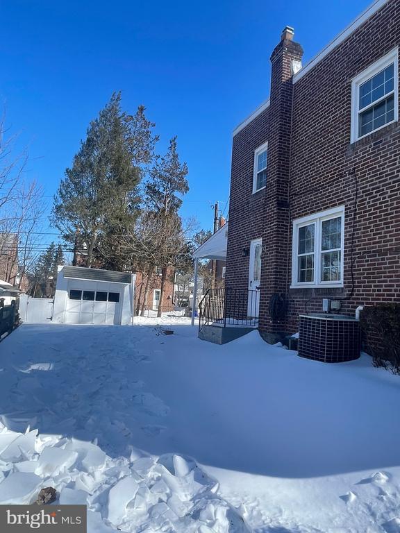 Building Photo - 1917 Winton Ave