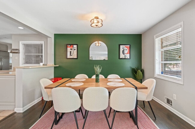 Building Photo - 1618 Cooper Lake Rd SE