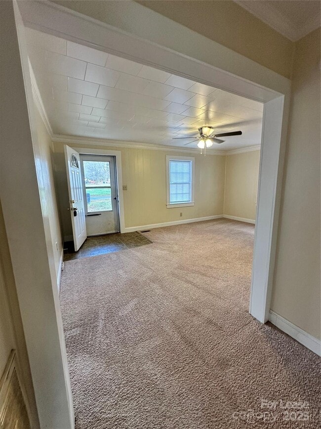 Building Photo - 323 W Bingham St