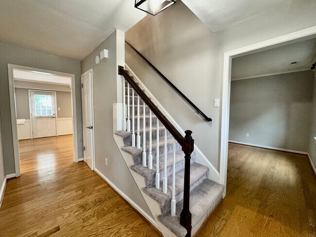 Building Photo - 4-Bedroom Home In Great Neck Meadows! Ready NOW!!! Fenced Backyard! HUGE Corner Lot! Dog Friendly!