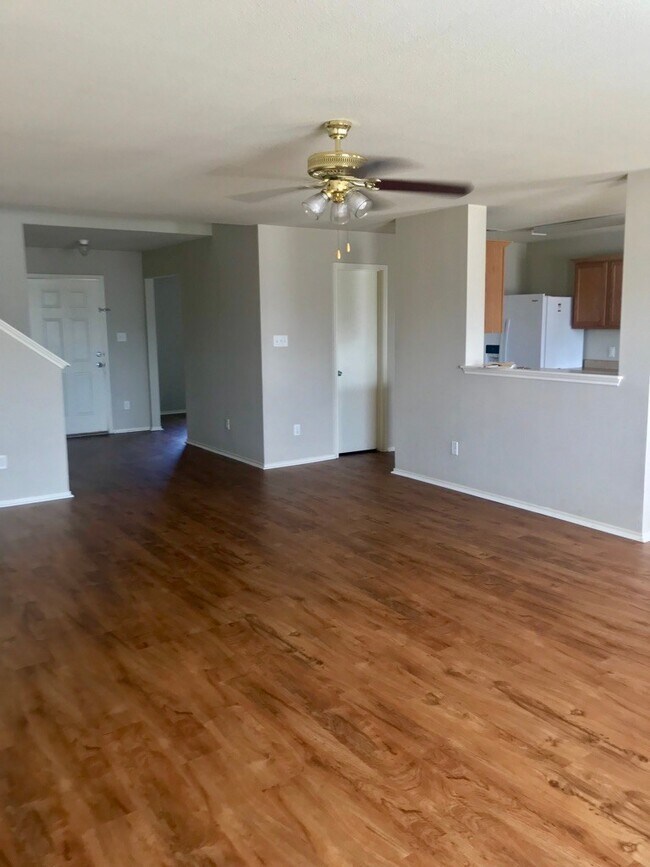Building Photo - GREAT HOME! GREAT LOCATION