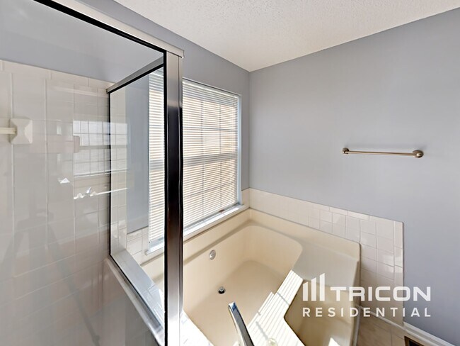 Building Photo - 2906 Laurel Wood Dr