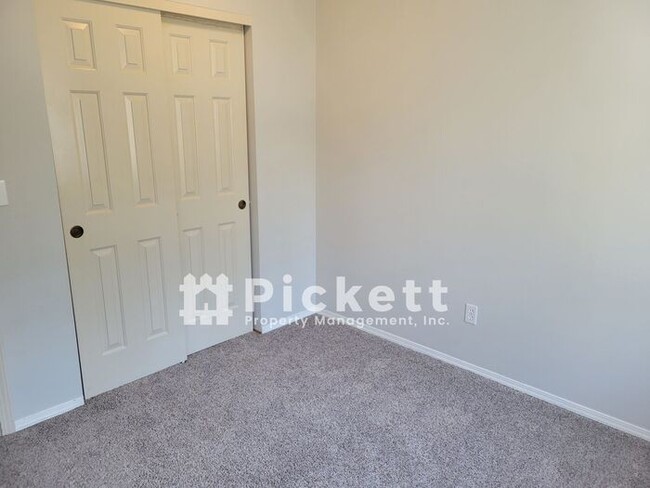Building Photo - Lovely 3 Bedroom Ridgetop Townhome