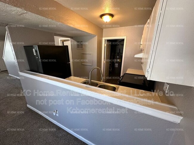 Building Photo - 4221 E 60 Terrace