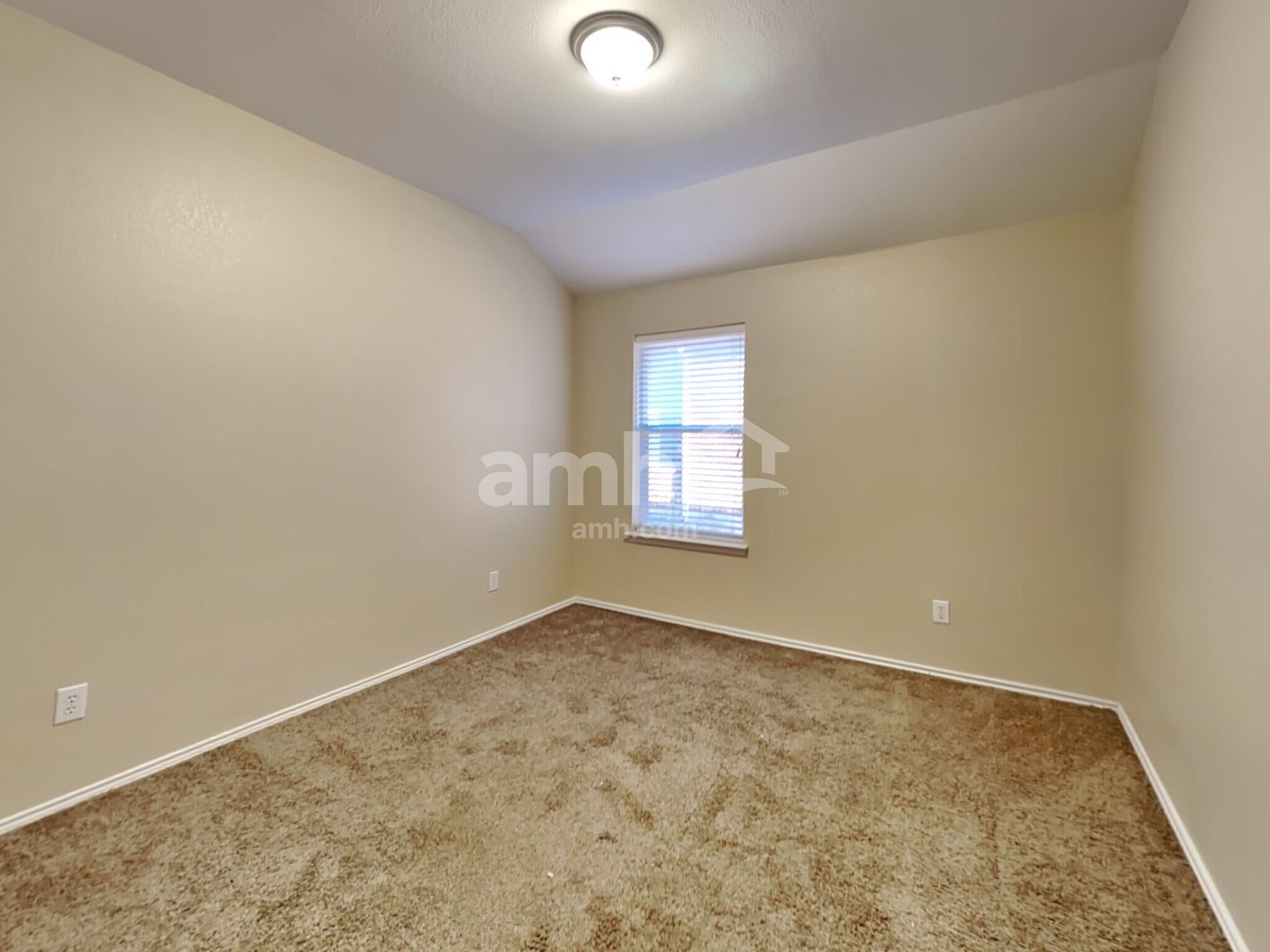 Building Photo - 13321 Evergreen Dr