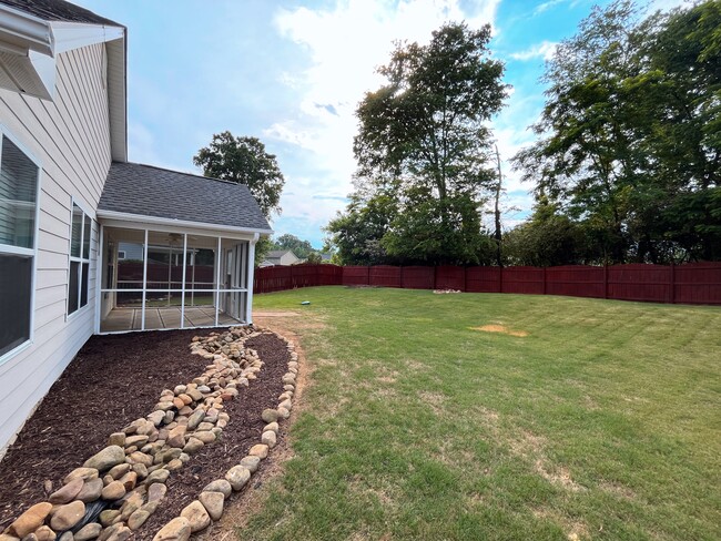 Building Photo - 14 Crestbrook Dr