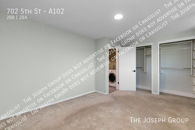 Building Photo - 702 5th St