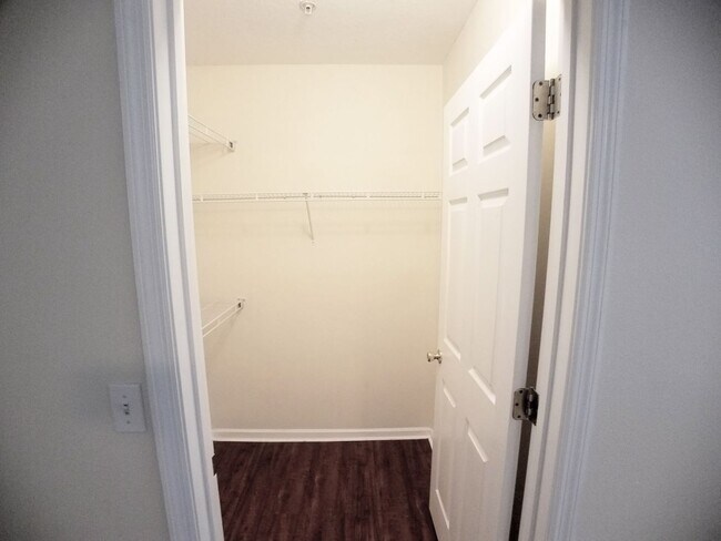 Building Photo - Beautiful 1/1 Wood Floors Condo for Rent c...