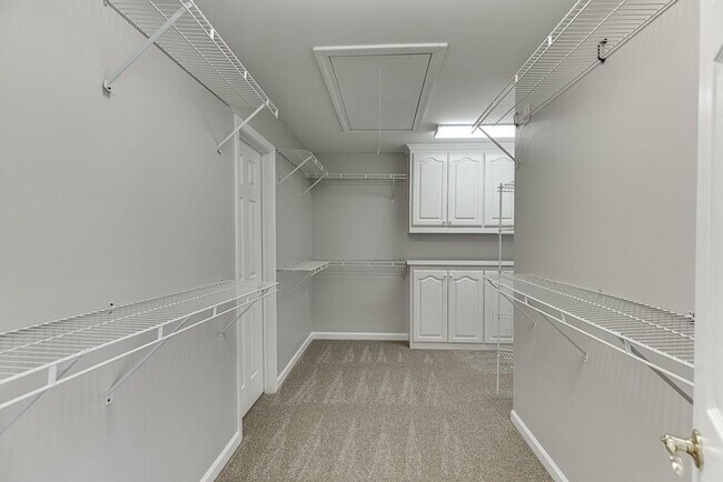 Building Photo - 9345 Riverclub Pkwy