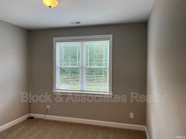 Building Photo - 555 Mariah Towns Way