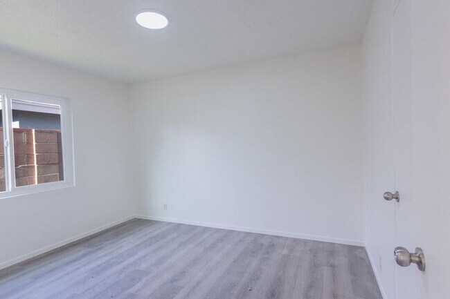 Building Photo - 45462 3rd St E