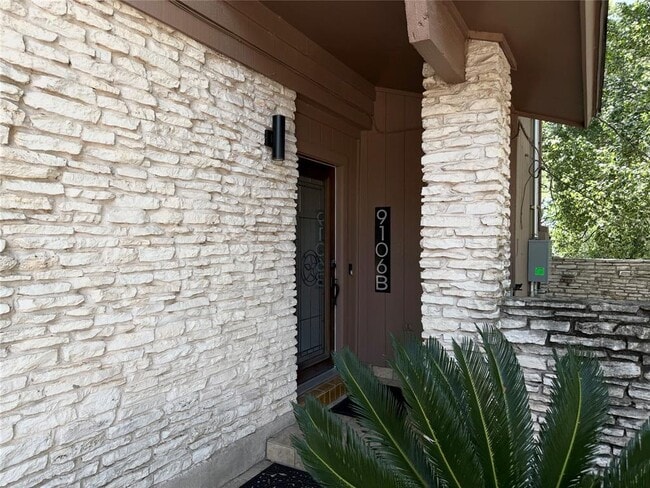 Building Photo - 9106 Rockcrest Cir