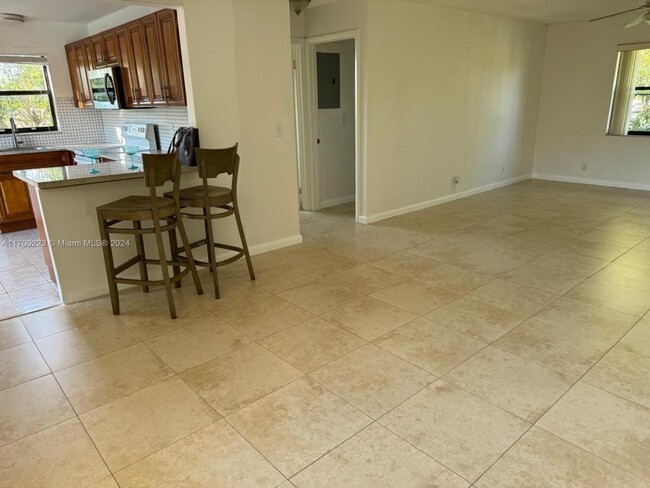 Building Photo - 2 bedroom in Hollywood FL 33020