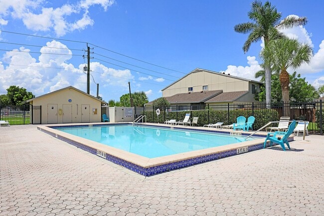 Building Photo - Cedarbend 5274-3