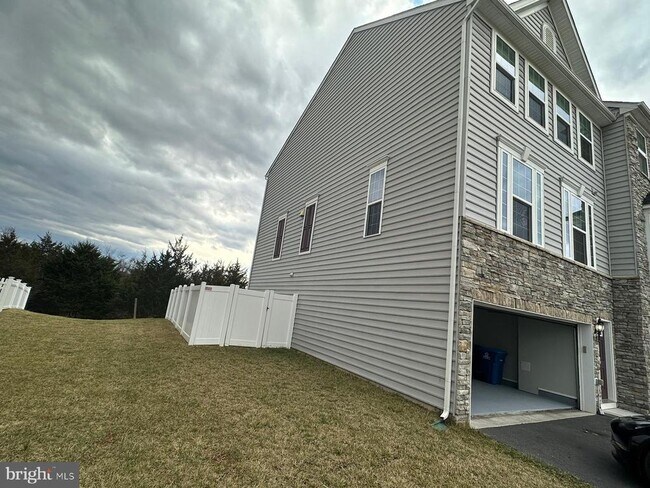 Building Photo - 129 Hornbeam Dr