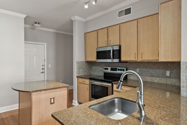 Building Photo - Spacious Music Row Condo (SPECIAL: 1/2 off...