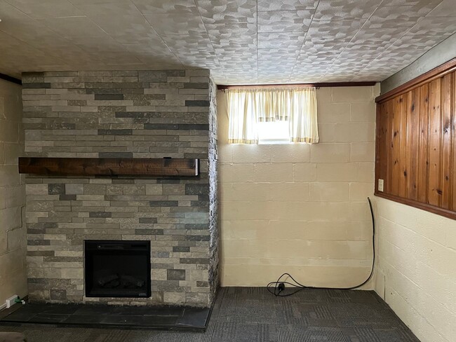 Building Photo - NORWOOD - 2 bed/1.5 bath with 1 car garage. Fenced yard