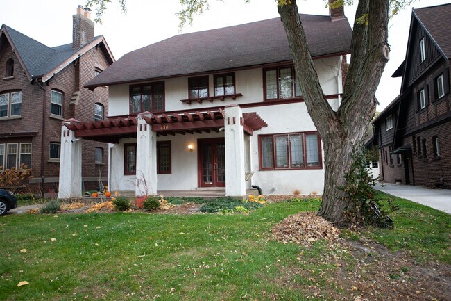 Primary Photo - 430 Morris Ave SE