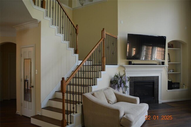 Building Photo - 8307 Red Rooster Ln