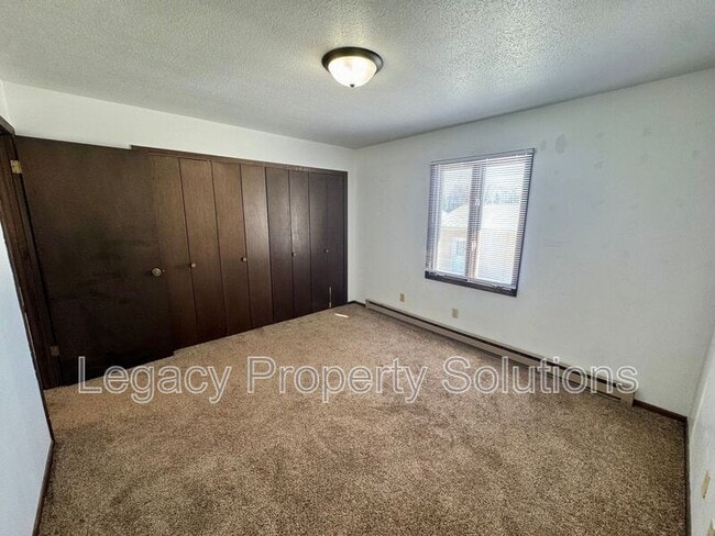 Building Photo - 206 1st St