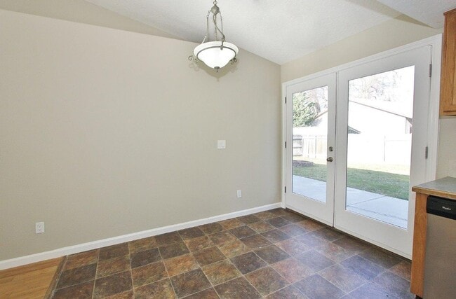 Building Photo - Clean Single-Level Home in Quiet Neighborhood