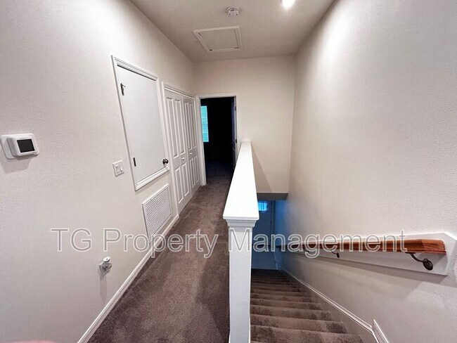 Building Photo - 379 Annies Pl