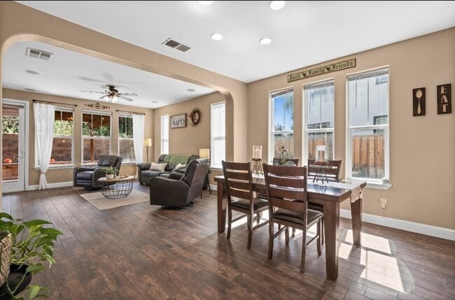 Building Photo - 300 W Alameda Dr