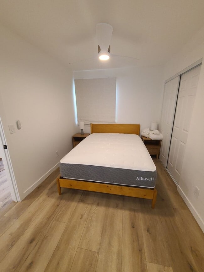 Building Photo - Newly remodeled and fully "furnished" 1 be...