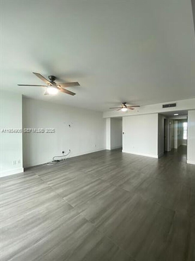Building Photo - 400 Sunny Isles Blvd