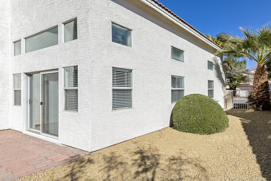 Building Photo - 2181 Hearts Club Dr