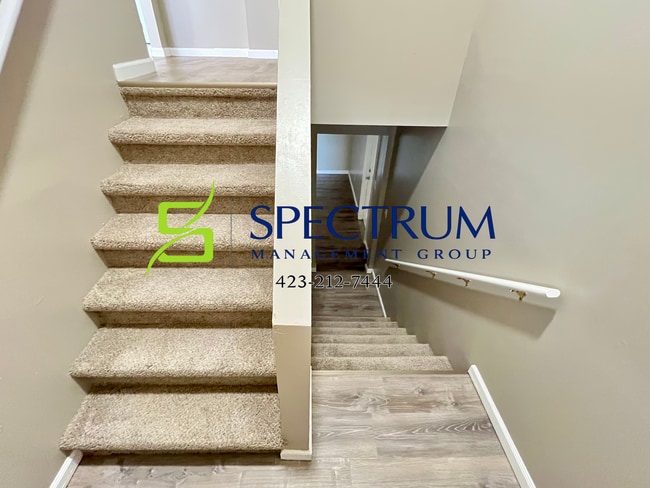 Building Photo - Now accepting applications - Large 4 bedroom 2 bath single family home Dandridge, TN