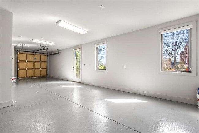 Building Photo - 102 Cityview Ct NE