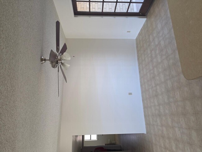 Building Photo - 1458 N Acacia Rd