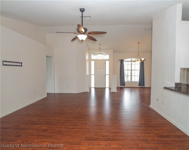 Building Photo - 2508 Manor Dr