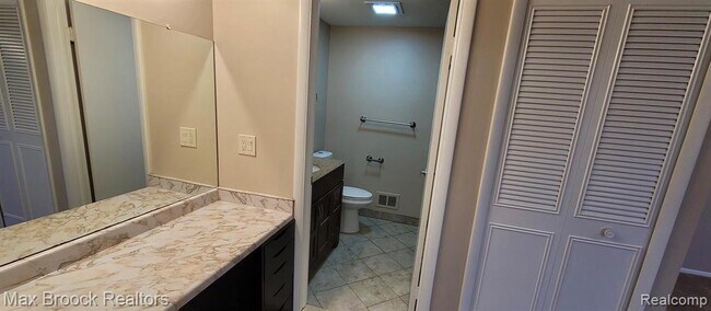 Building Photo - 7416 Azalea Ct