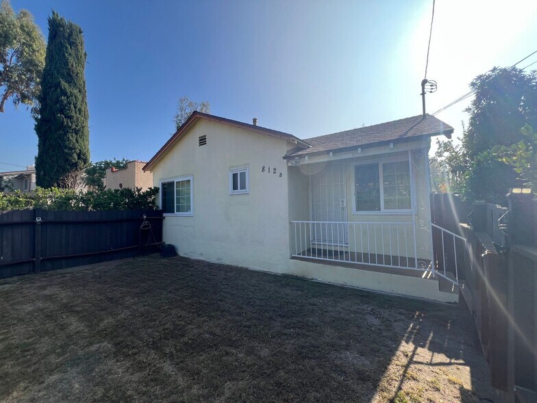 Building Photo - 2-bedroom, 1-bath home in the heart of Glendale!