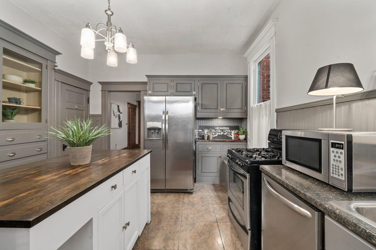 Kitchen - 67 E 1st Ave