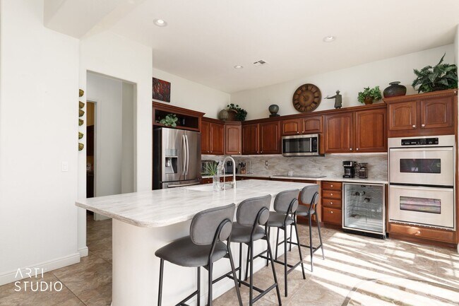 Building Photo - Beautiful home located in the gated commun...