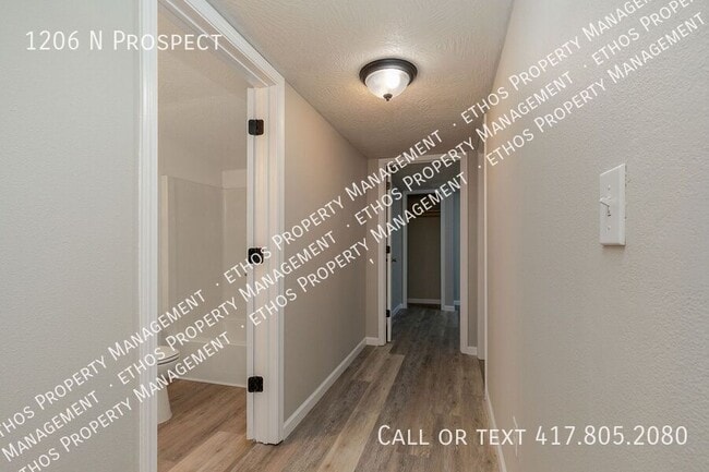 Building Photo - 1206 N Prospect-