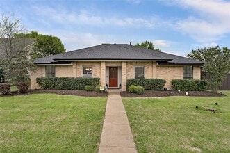 Building Photo - 2600 Summertree Dr