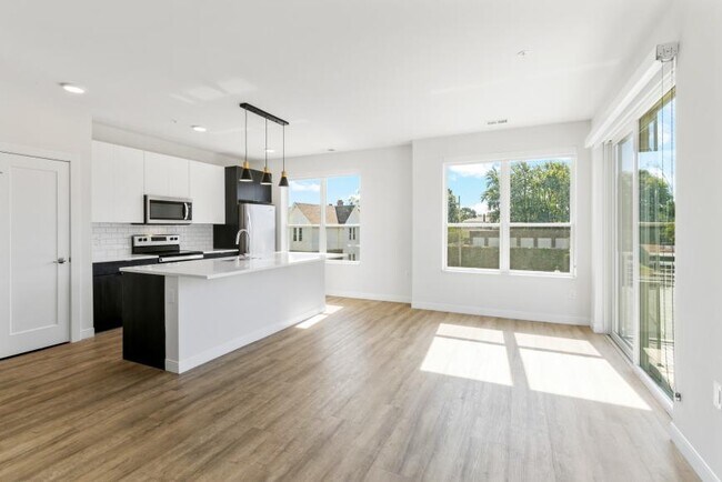 Building Photo - 1 bedroom in Kenosha WI 53140