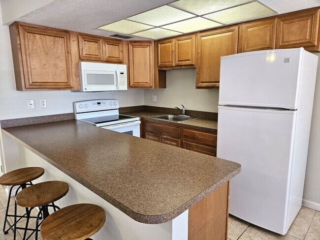 Building Photo - Annual 2nd Floor Condo For Rent located on...