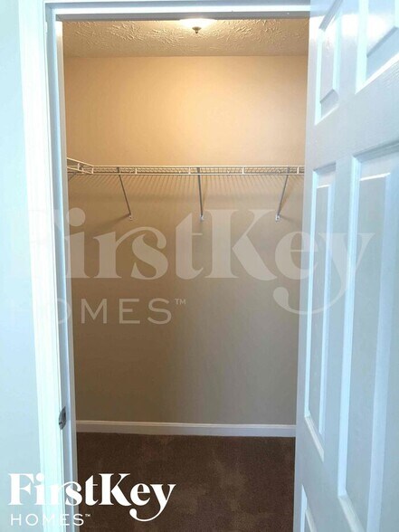 Building Photo - 100 Teil Tree Ct