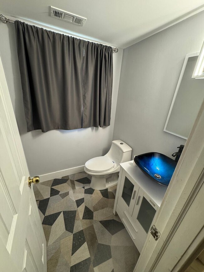 Building Photo - Wonderful Stone Mountain 4 bed 2.5 bath Ho...